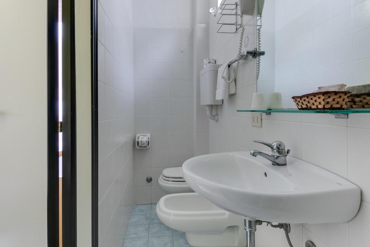 Hotel Villa Merope Римини Экстерьер фото
