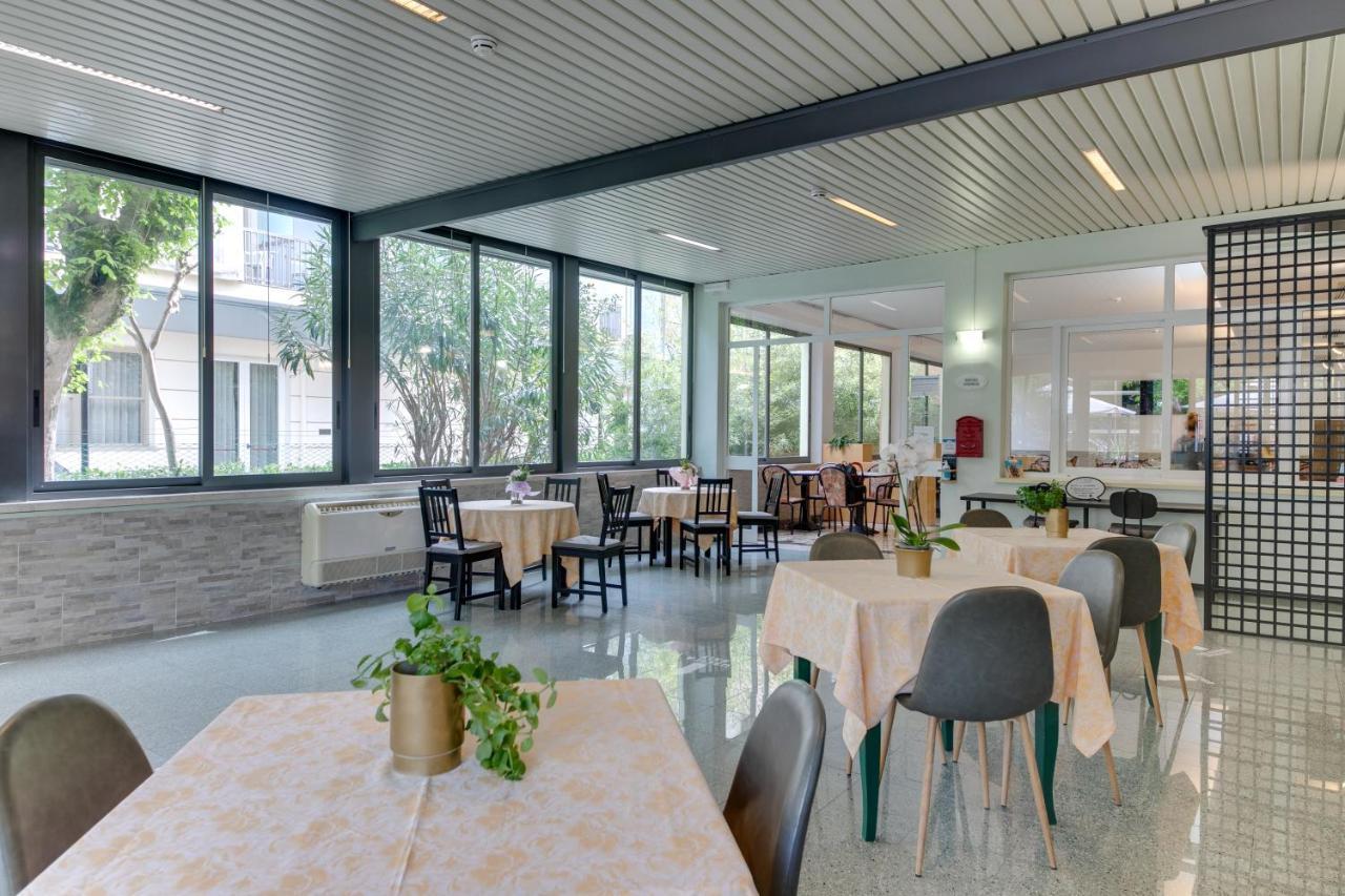 Hotel Villa Merope Римини Экстерьер фото